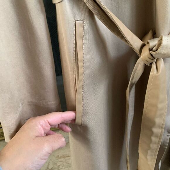 Badgley Mischka trench coat - Picture 5 of 16